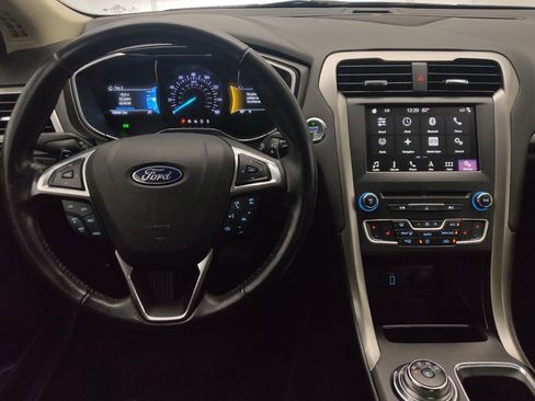 Used 2018 Ford Fusion SE w/ Fusion SE Technology Package FWD image 22