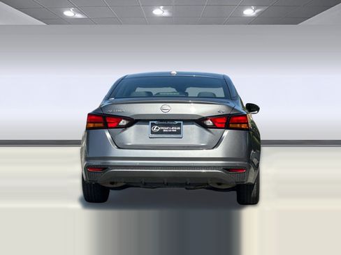 Used 2024 Nissan Altima 2.5 SV FWD image 10