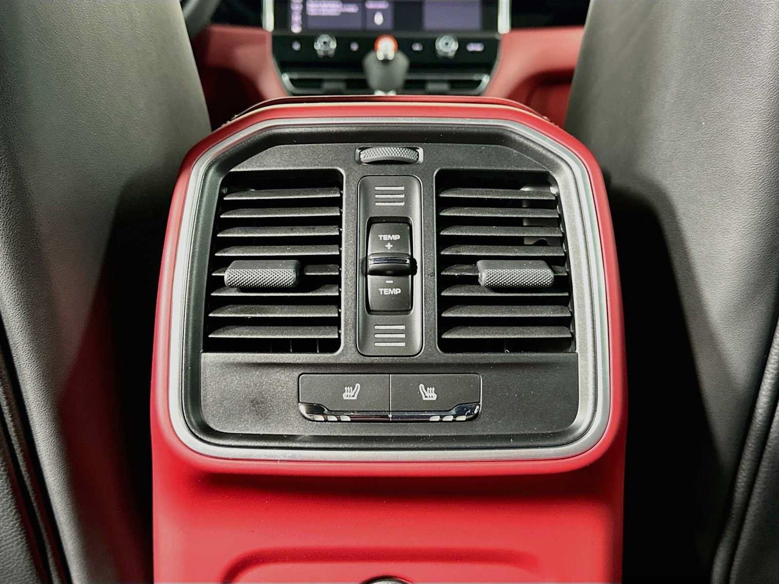 Certified 2025 Porsche Macan AWD/4WD image 26