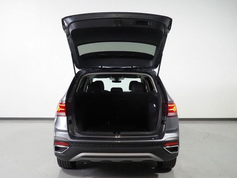 Used 2024 Volkswagen Taos SE image 33