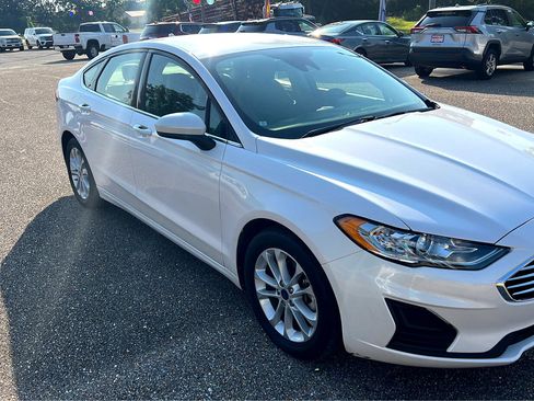 Used 2020 Ford Fusion SE image 4