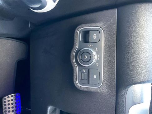 Used 2020 Mercedes-Benz GLB 250 image 34