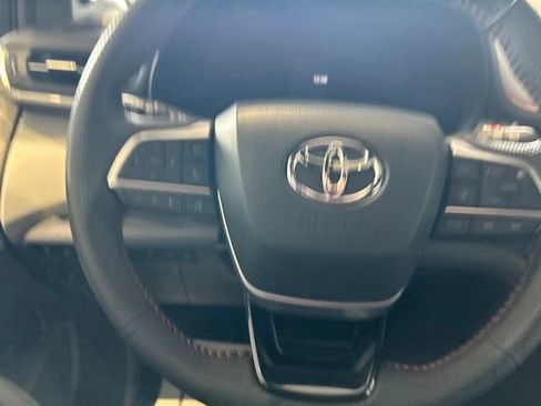 Used 2023 Toyota Sienna XSE w/ XSE Plus Package AWD/4WD image 11