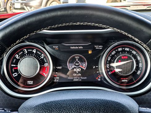 Used 2015 Dodge Challenger SRT w/ Technology Group image 40