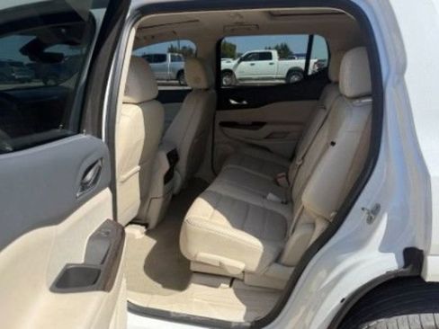 Used 2022 GMC Acadia Denali w/ Denali Ultimate Package AWD/4WD image 12