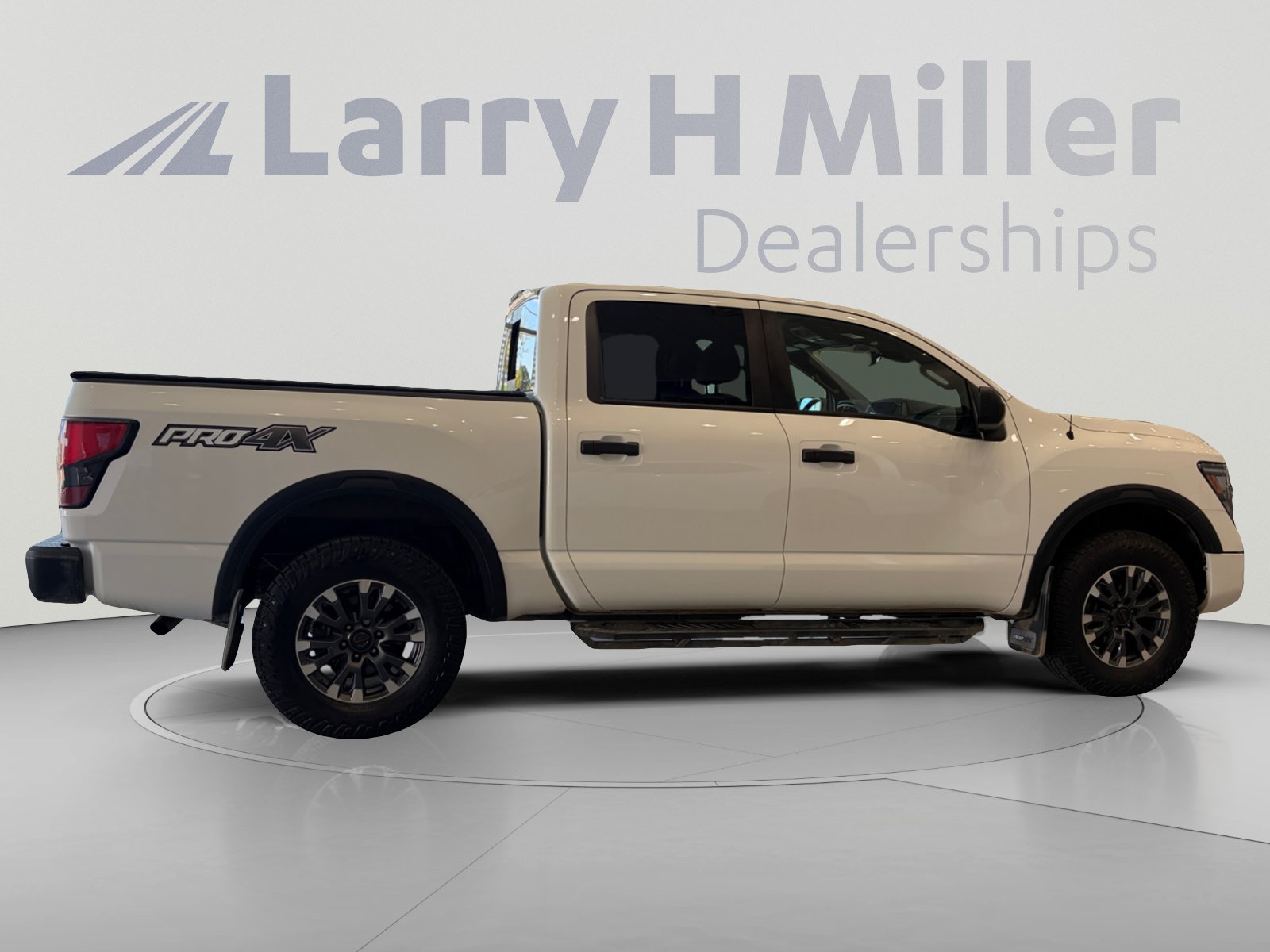Used 2021 Nissan Titan PRO-4X w/ Pro-4x Utility Package AWD/4WD image 6