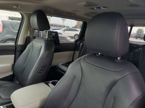 Used 2024 Kia Carnival SX Prestige FWD image 18