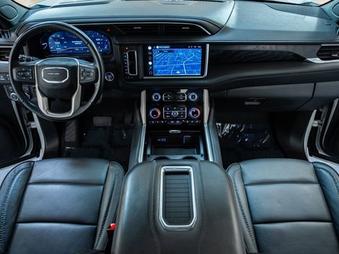 Used 2022 GMC Yukon Denali w/ Denali Premium Package image 28