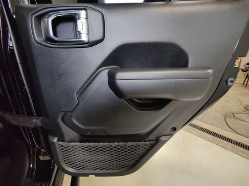 Used 2021 Jeep Gladiator Rubicon image 18