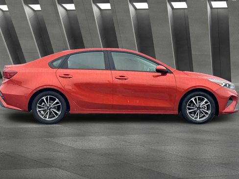 Used 2023 Kia Forte LXS image 3