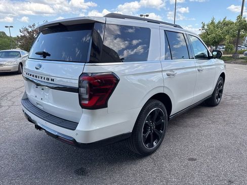 Used 2024 Ford Expedition Limited AWD/4WD image 10