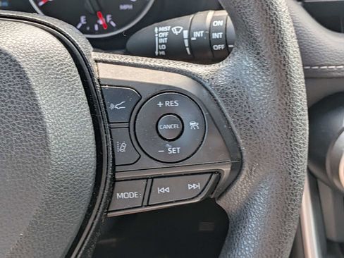 Used 2021 Toyota RAV4 XLE w/ Convenience Package FWD image 25