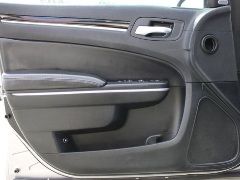 Used 2018 Chrysler 300 S image 3