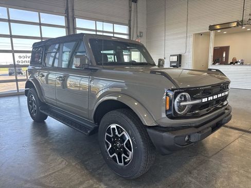 New 2025 Ford Bronco Outer Banks image 8