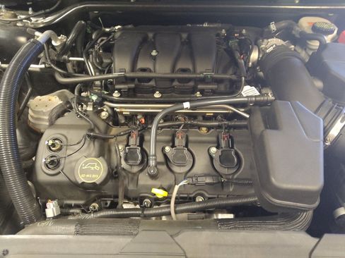 Used 2016 Ford Taurus SE image 30