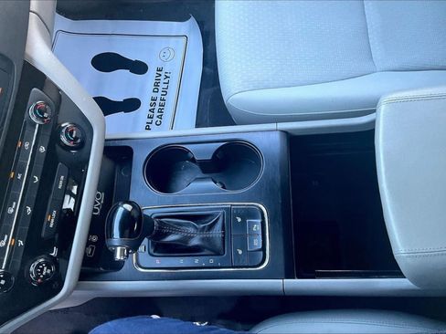 Used 2016 Kia Sedona LX w/ LX Convenience Package image 10