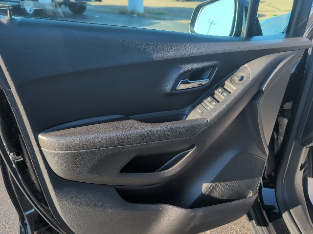 Used 2020 Chevrolet Trax LS w/ Tint and Cruise Package FWD image 16