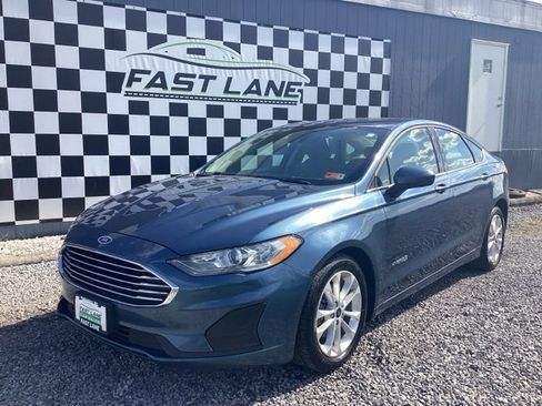 Used 2019 Ford Fusion SE image 2