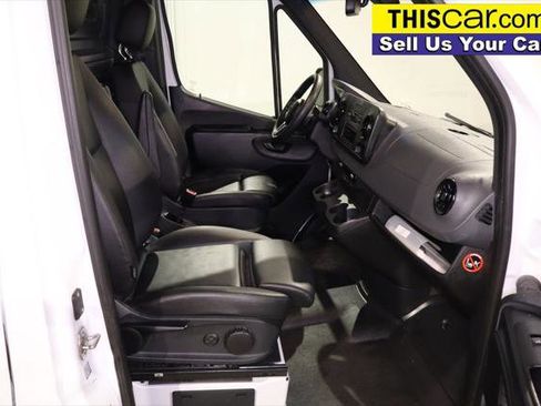 Used 2021 Mercedes-Benz Sprinter 2500 image 18
