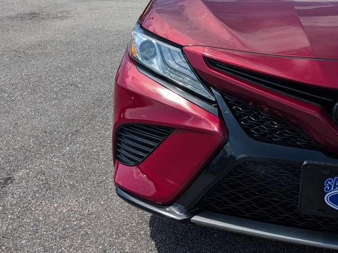 Used 2018 Toyota Camry XSE FWD image 9