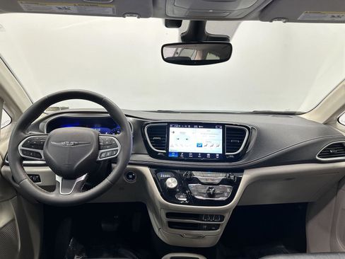 Used 2022 Chrysler Pacifica Touring-L FWD image 22