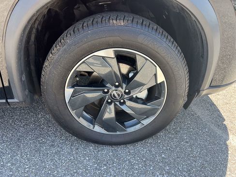 Used 2024 Nissan Rogue SV image 9