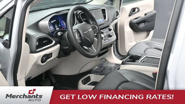 Used 2024 Chrysler Pacifica Limited FWD image 10