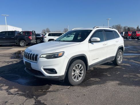 Certified 2019 Jeep Cherokee Latitude Plus w/ Cold Weather Group image 5