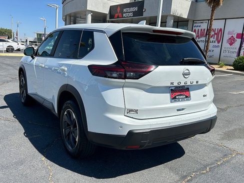 Used 2024 Nissan Rogue SV FWD image 5