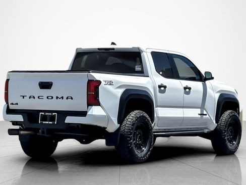 Certified 2025 Toyota Tacoma TRD Off-Road AWD/4WD image 5