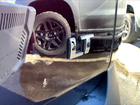 Used 2023 Chevrolet Traverse LT w/ LT Premium Package AWD/4WD image 30