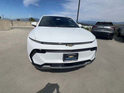 Used 2025 Chevrolet Equinox EV LT w/ Convenience Package image 3