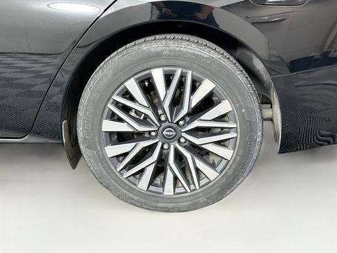 Used 2024 Nissan Altima 2.5 SV image 11