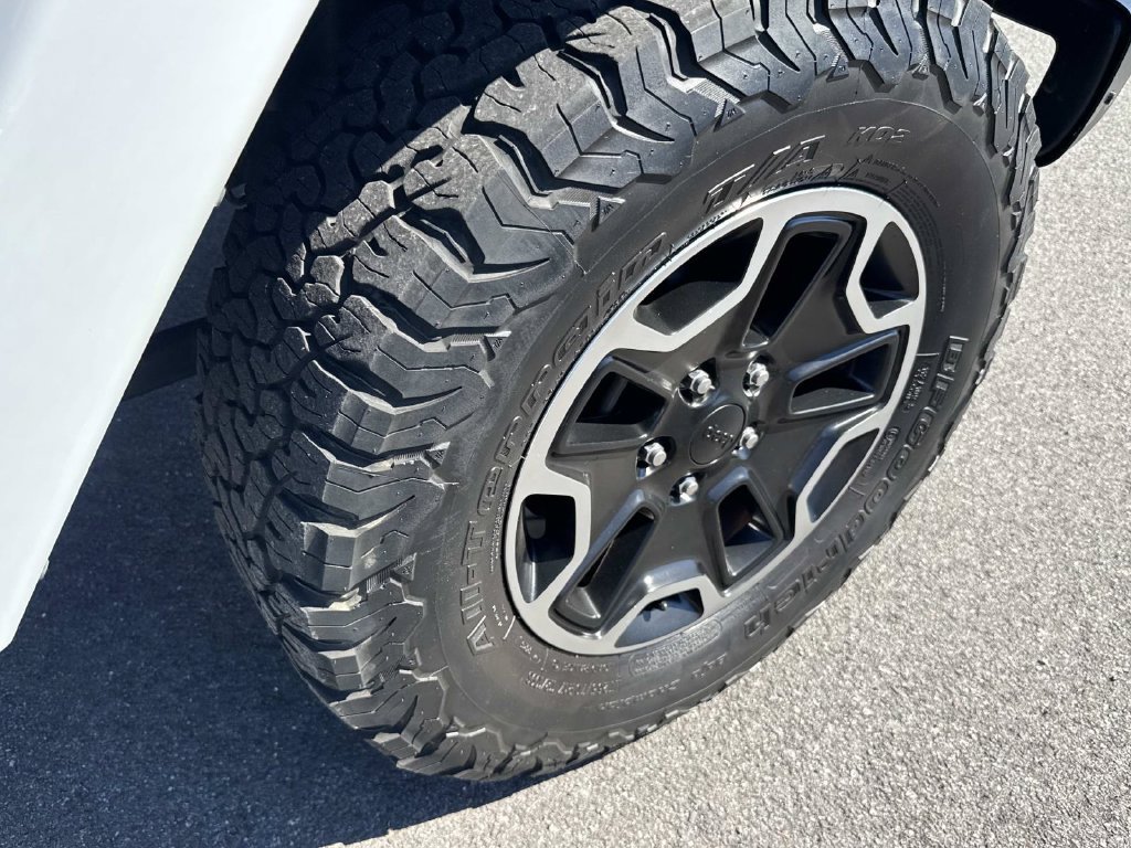 Used 2015 Jeep Wrangler Unlimited Rubicon AWD/4WD image 31