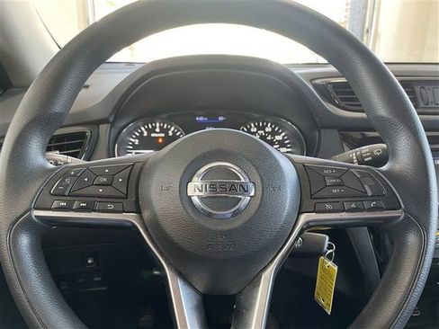 Used 2018 Nissan Rogue S AWD/4WD image 14