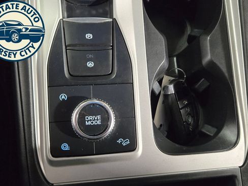 Used 2022 Ford Explorer XLT AWD/4WD image 23