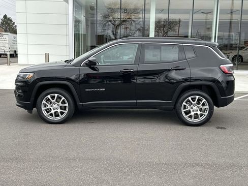 Used 2023 Jeep Compass Latitude w/ Sun and Sound Group AWD/4WD image 10