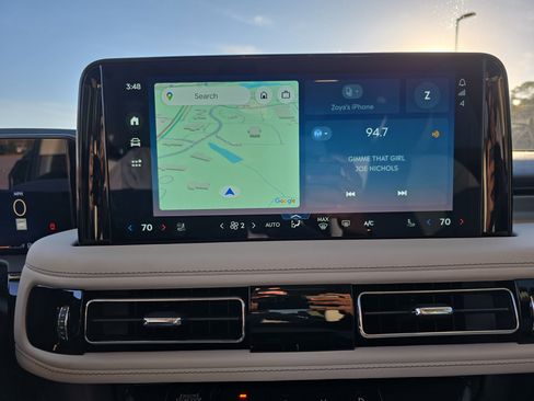 Certified 2025 Lincoln Aviator AWD w/ Equipment Group 101A image 19