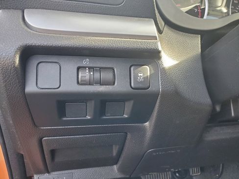 Used 2014 Subaru Crosstrek 2.0i Premium w/ Moonroof Package image 13