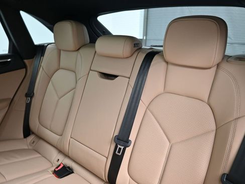Used 2026 Porsche Macan AWD/4WD image 6