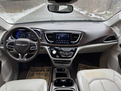 Used 2018 Chrysler Pacifica Touring-L image 21