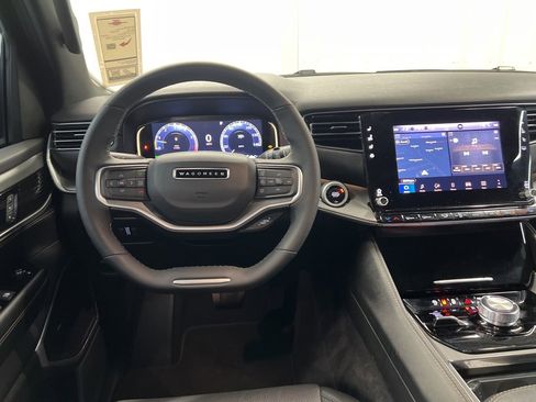 Used 2025 Jeep Wagoneer Series II image 16