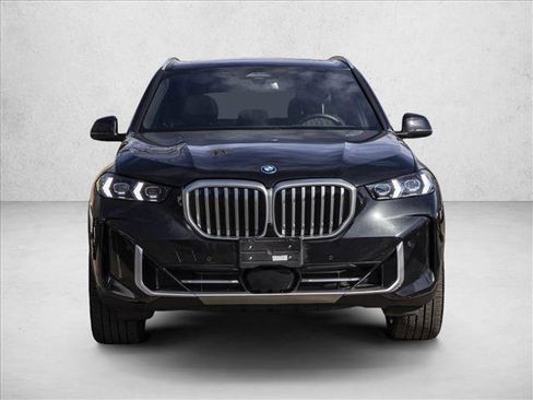 Used 2025 BMW X5 xDrive50e image 2