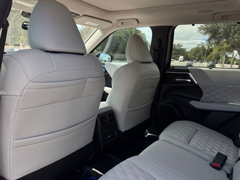 New 2025 Mitsubishi Outlander SEL image 17