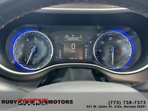 Used 2018 Chrysler Pacifica Touring-L FWD image 16