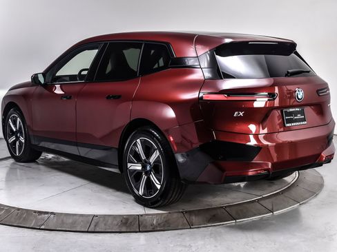 Used 2024 BMW iX xDrive50 w/ Sport Package AWD/4WD image 4