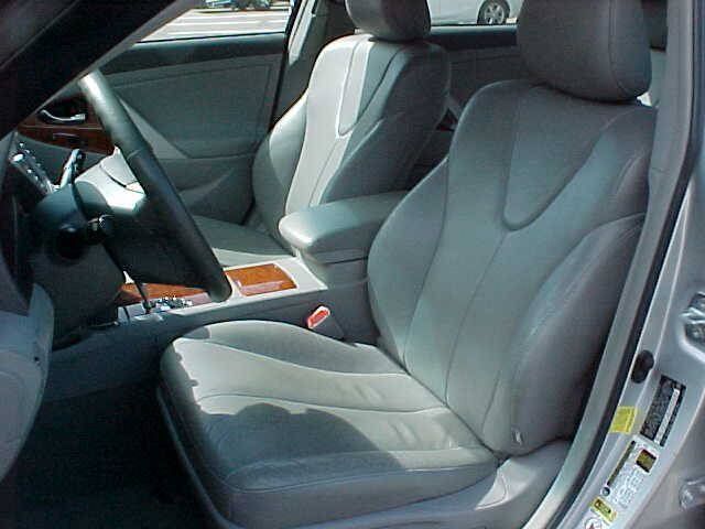 Used 2011 Toyota Camry XLE w/ SE/XLE Extra-Value Pkg FWD image 19