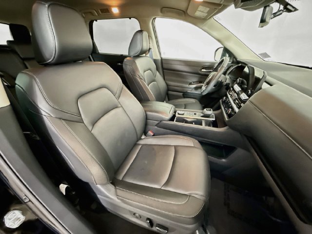 Used 2025 Nissan Pathfinder SL AWD/4WD image 29