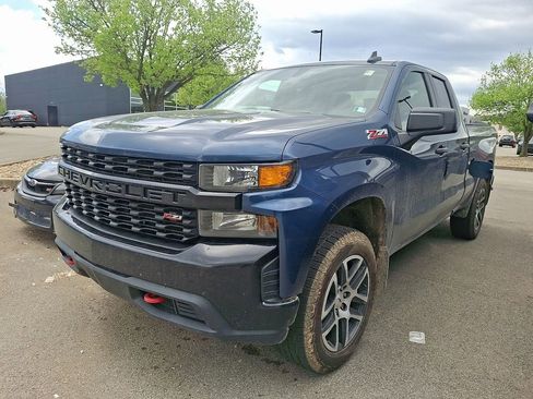 Used 2019 Chevrolet Silverado 1500 Custom Trail Boss w/ Custom Convenience Package AWD/4WD image 3