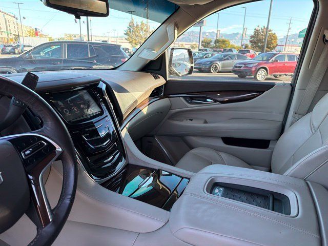 Used 2017 Cadillac Escalade Luxury RWD image 25